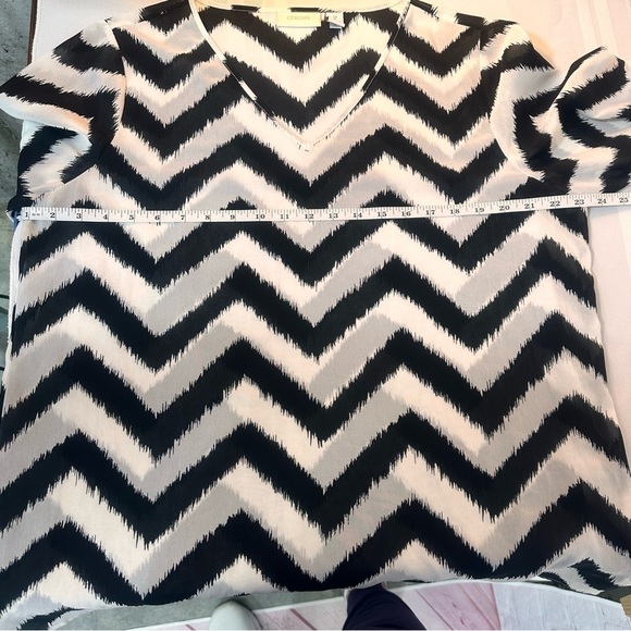 Chicos women’s top blouse tunic shirt black white chevron zig zag flowy summer - Picture 4 of 7